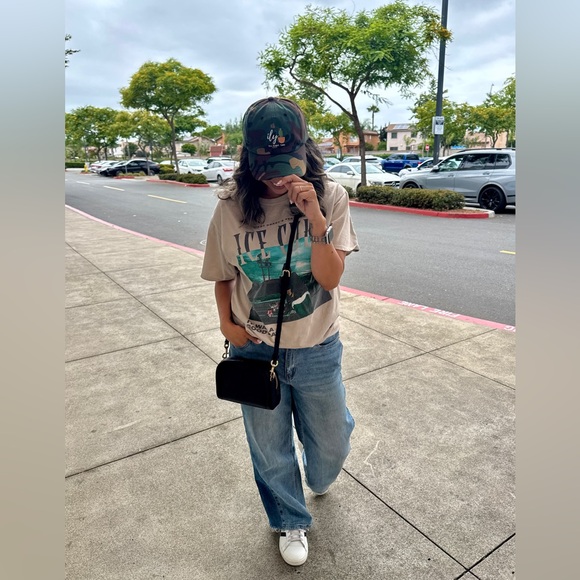 Meet your Posher, Ileana!💋✌🏼️ - Picture 5 of 10